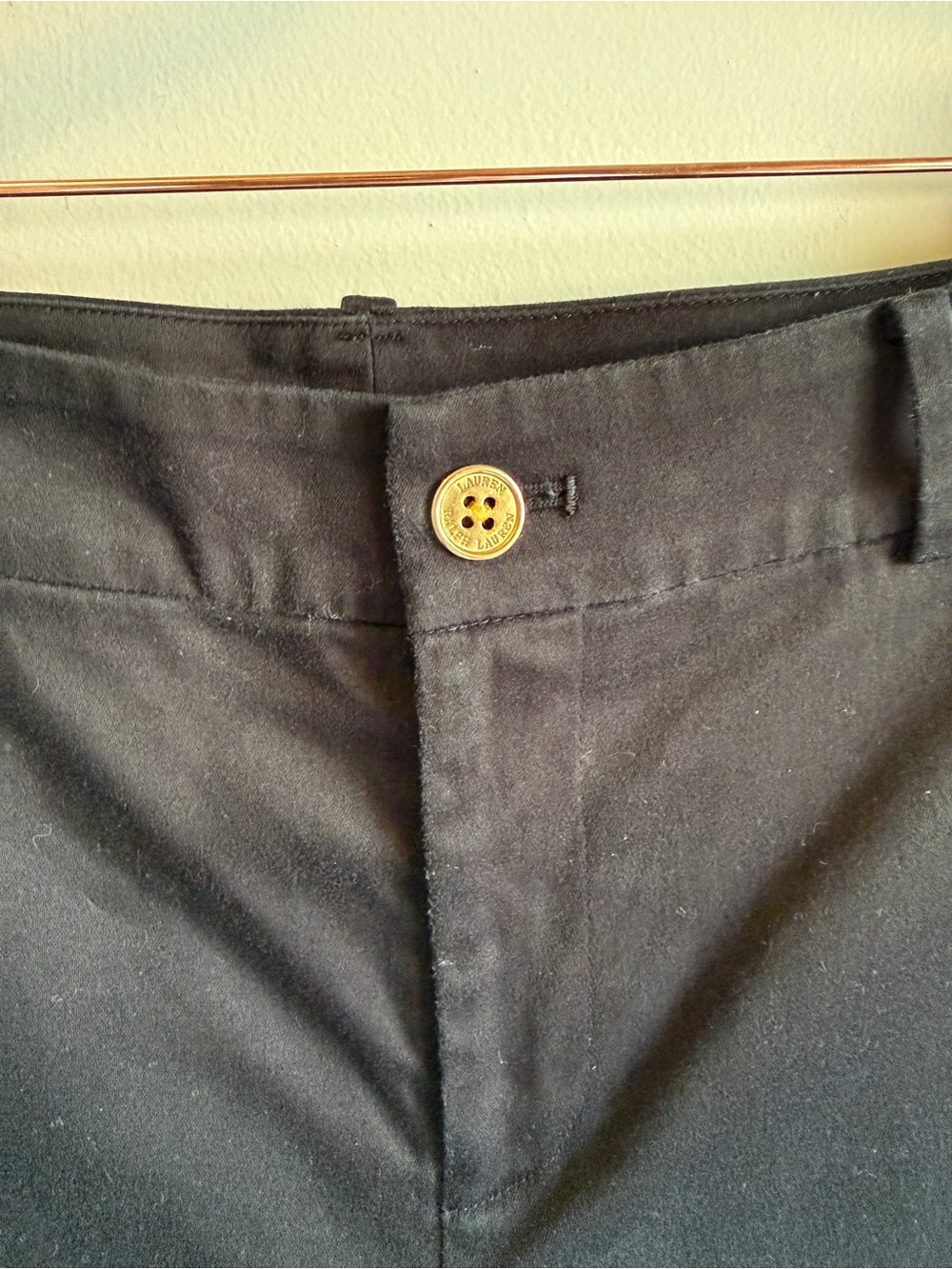 Lauren Ralph Lauren (LRL) Black Stretch Bermuda Shorts Sz 4 Gold Logo Button - Picture 5 of 11